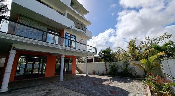 House / Villa of 5 bedrooms for rent in Trou aux Biches, north, Mauritius – LexpressProperty.com | 296492 | Ref01