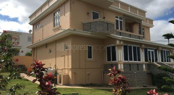 Maison / Villa 6 Chambre(s) en vente à Floréal, centre, île Maurice – LexpressProperty.com | 326609 | Ref01