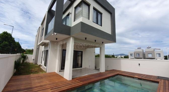 House / Villa of 3 bedrooms for sale in Flic en Flac, west, Mauritius – LexpressProperty.com | 492076 | Ref01