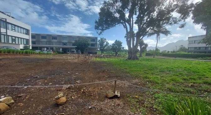 Commercial land of 1950 m2 for sale in Moka, center, Mauritius – LexpressProperty.com | 501445 | Ref01