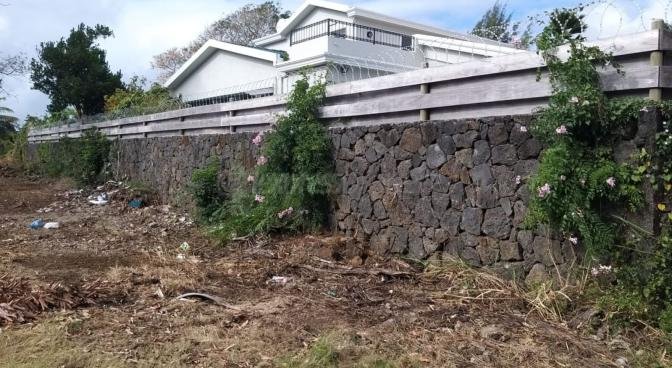 Residential land of 2110.435 m² for sale in Grand Gaube, north, Mauritius – LexpressProperty.com | 742486 | Ref01