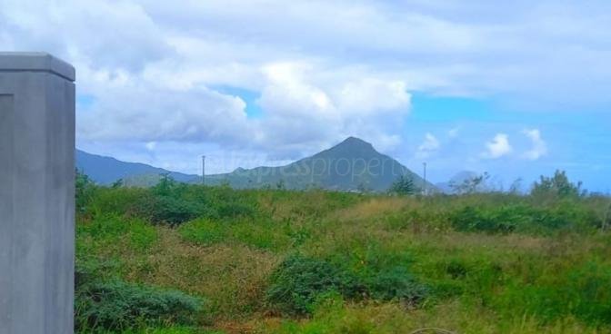 Residential land of 803.49 m2 for sale in Flic en Flac, west, Mauritius – LexpressProperty.com | 747383 | Ref01