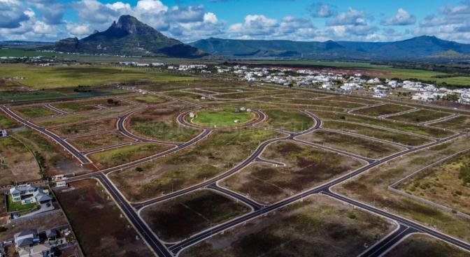 Residential land of 583 m2 for sale in Flic en Flac, west, Mauritius – LexpressProperty.com | 754090 | Ref01