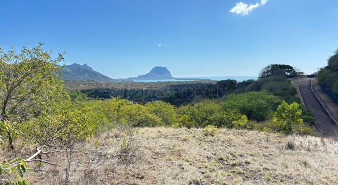 Terrain résidentiel de 3700 m2 en vente à Black River, ouest, île Maurice – LexpressProperty.com | 757540 | Ref01