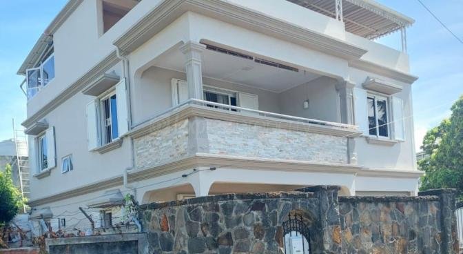 House / Villa of 3 bedrooms for sale in Rose Hill, center, Mauritius – LexpressProperty.com | 772649 | Ref01