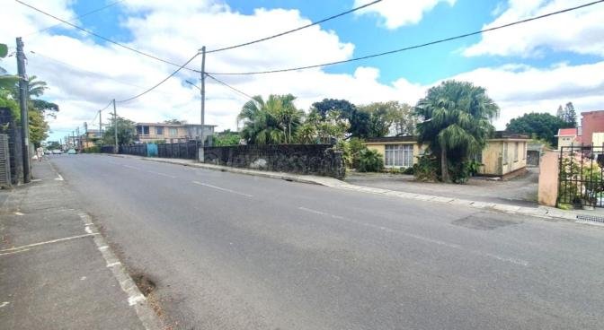 Terrain résidentiel de 297.993422 m² en vente à Curepipe, centre, île Maurice – LexpressProperty.com | 706596 | Ref01